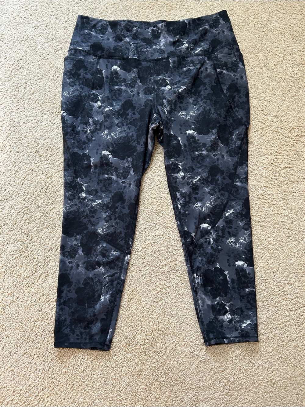 Women's 2X Active Workout Leggings in Black abstract floral Print